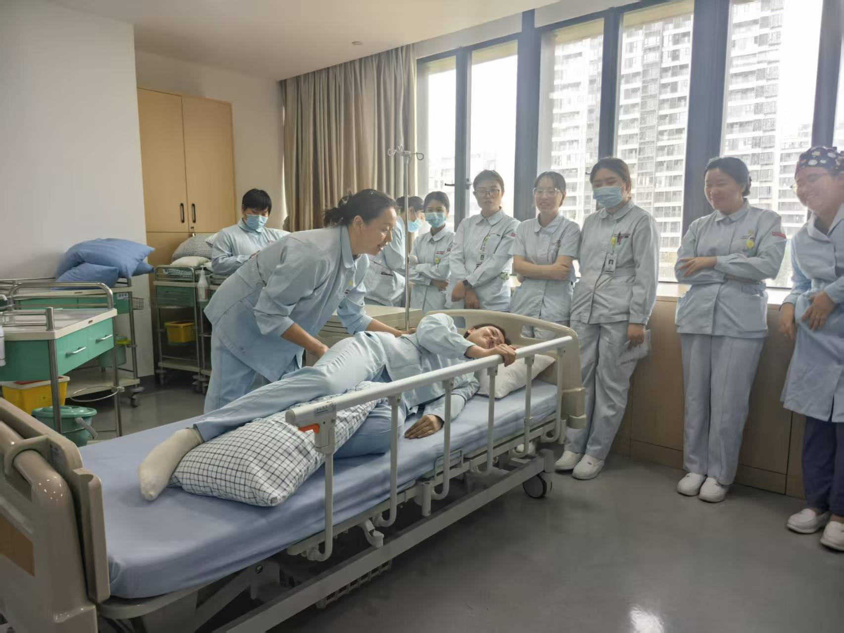 规范体位管理  守护康复每一步 华山附一医院护理部举办良肢位摆放及髋关节置换术后体位管理专项工作坊 