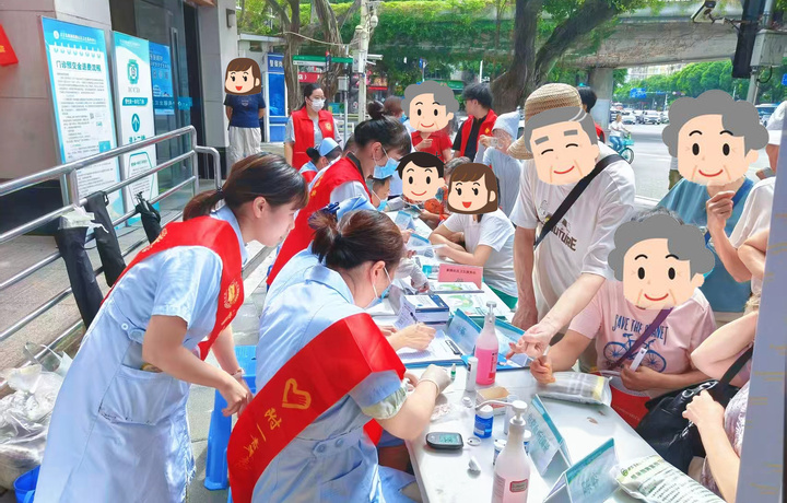 党建引领科普惠民 守护居民肝脏健康 ——福建医科大学附属第一医院肝病中心肝内科党支部走进新港街道开展世界肝炎日义诊科普活动