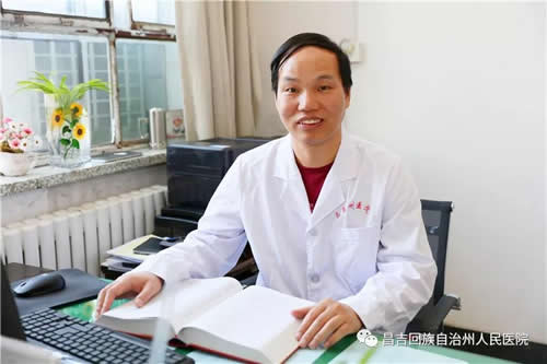 我院援疆骨干郭廷生帮助当地提高手术麻醉技术 我院援疆骨干郭廷生帮助当地提高手术麻醉技术