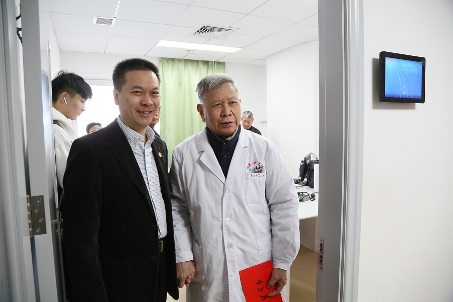 『附一风貌』节前慰问送祝福 深情关怀暖人心 『附一风貌』节前慰问送祝福 深情关怀暖人心