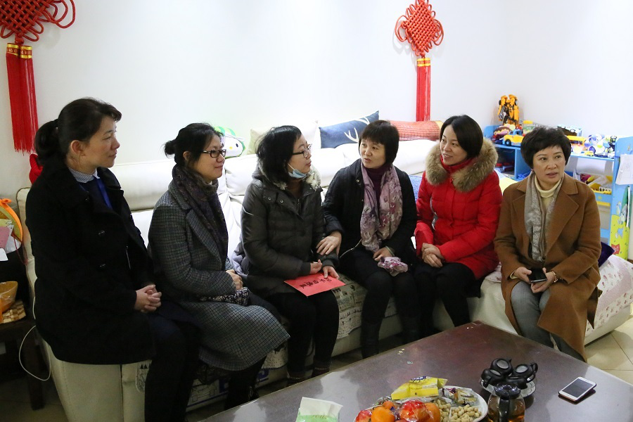 『附一风貌』节前慰问送祝福 深情关怀暖人心 『附一风貌』节前慰问送祝福 深情关怀暖人心