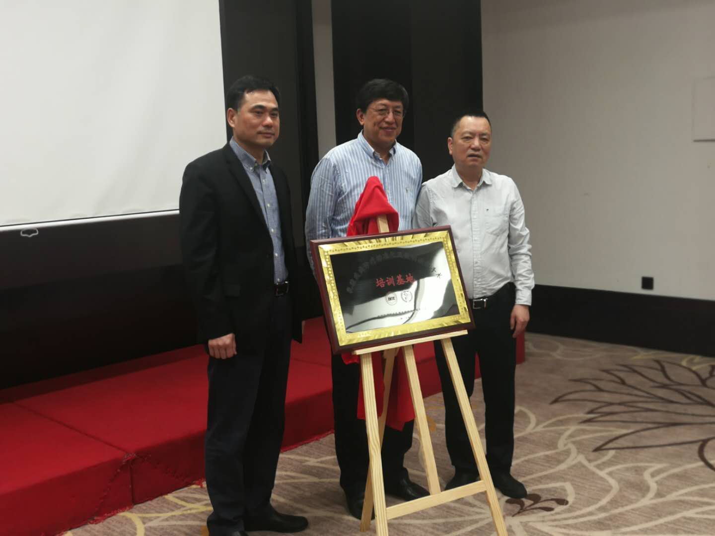 福建省首家“乳腺疾病诊疗标准化及微创旋切手术培训基地”落户我院 福建省首家“乳腺疾病诊疗标准化及微创旋切手术培训基地”落户我院