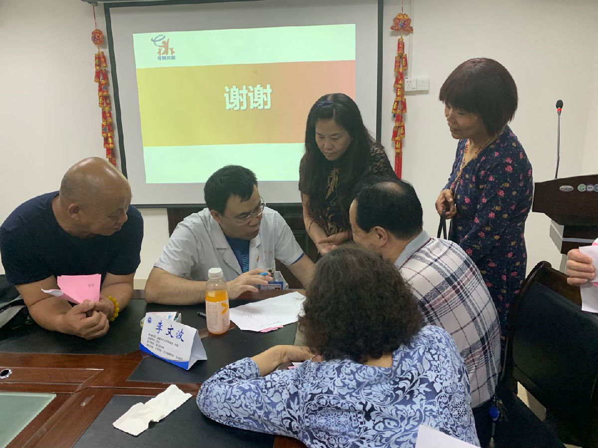 我院骨科举办义诊活动 我院骨科举办义诊活动