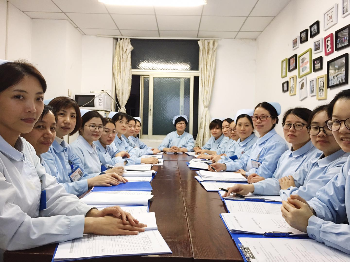 48区泌尿外科在学习中庆祝第108个护士节 48区泌尿外科在学习中庆祝第108个护士节