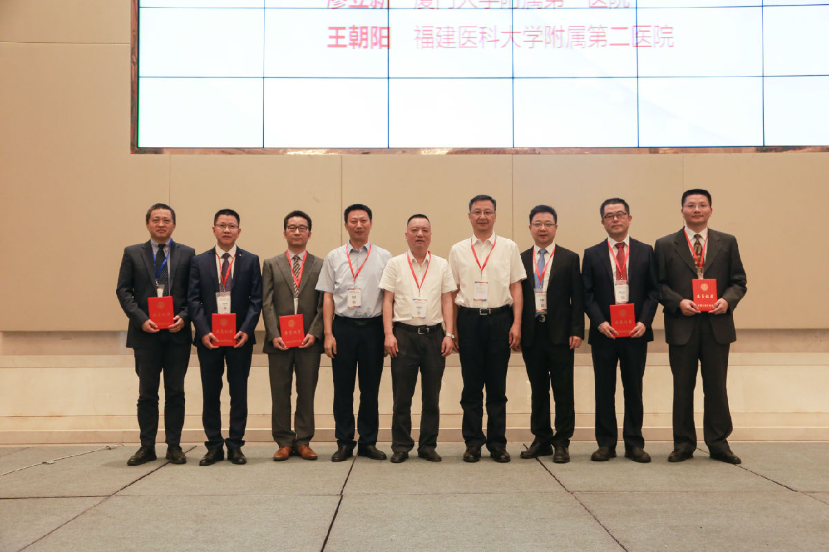 王彪教授当选福建省医师协会整形外科医师分会首届会长 王彪教授当选福建省医师协会整形外科医师分会首届会长