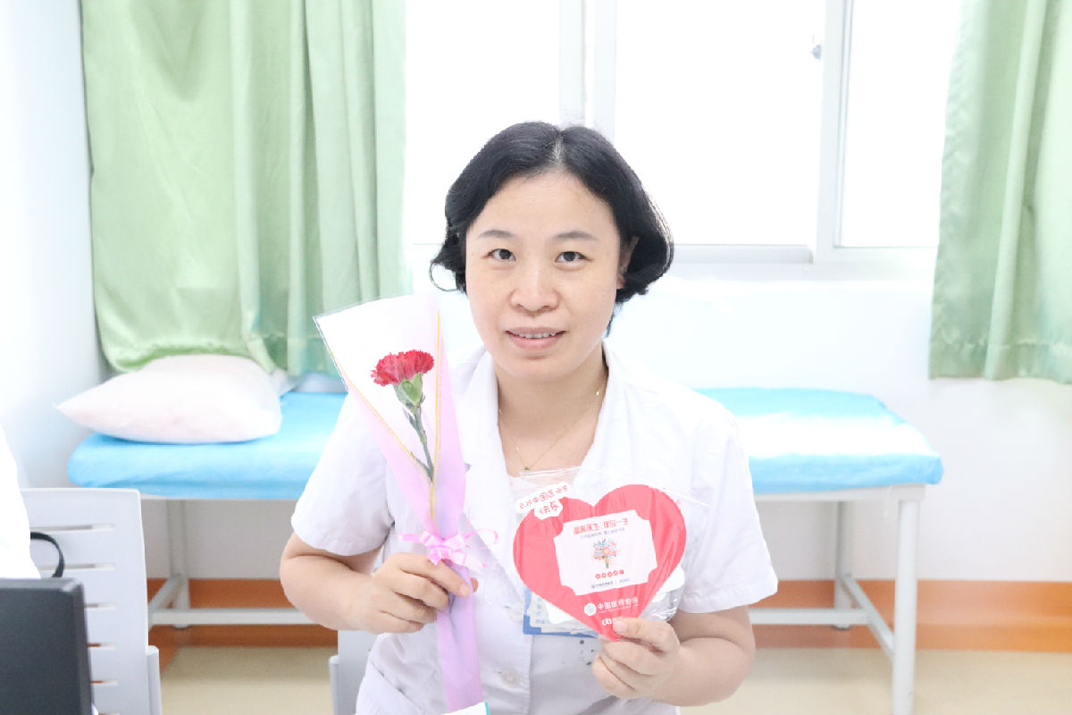 『中国医师节』福建省医师协会会长陈晓春一行看望慰问第二届“福建名医”陈国熙教授及我院医师代表 『中国医师节』福建省医师协会会长陈晓春一行看望慰问第二届“福建名医”陈国熙教授及我院医师代表