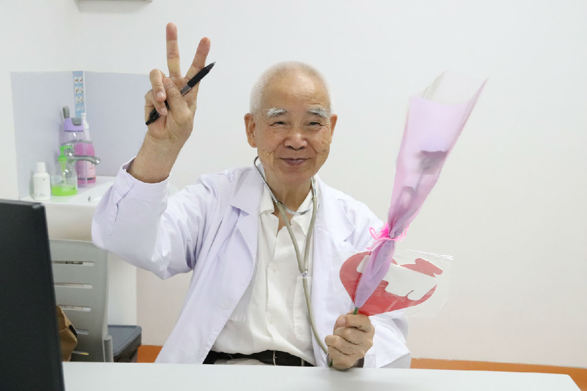 『中国医师节』福建省医师协会会长陈晓春一行看望慰问第二届“福建名医”陈国熙教授及我院医师代表 『中国医师节』福建省医师协会会长陈晓春一行看望慰问第二届“福建名医”陈国熙教授及我院医师代表