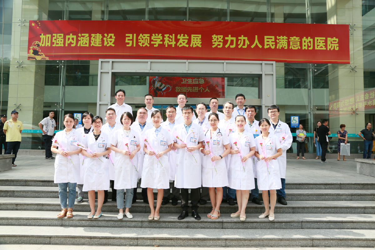 『中国医师节』福建省医师协会会长陈晓春一行看望慰问第二届“福建名医”陈国熙教授及我院医师代表 『中国医师节』福建省医师协会会长陈晓春一行看望慰问第二届“福建名医”陈国熙教授及我院医师代表