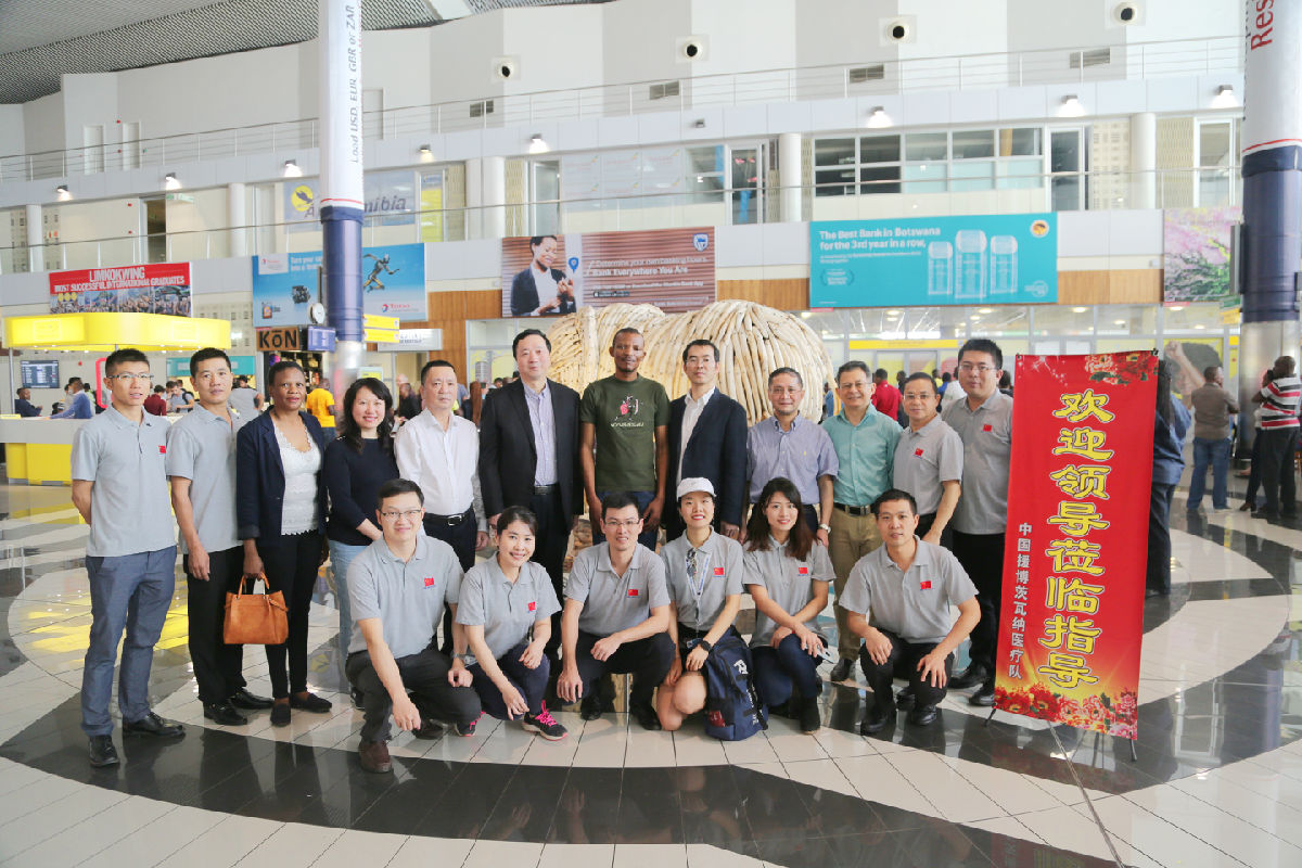 不忘初心 不负使命 用仁爱架起中非友谊桥梁 ——我院党委书记林章雅教授远赴非洲慰问援博医疗队 不忘初心 不负使命 用仁爱架起中非友谊桥梁 ——我院党委书记林章雅教授远赴非洲慰问援博医疗队