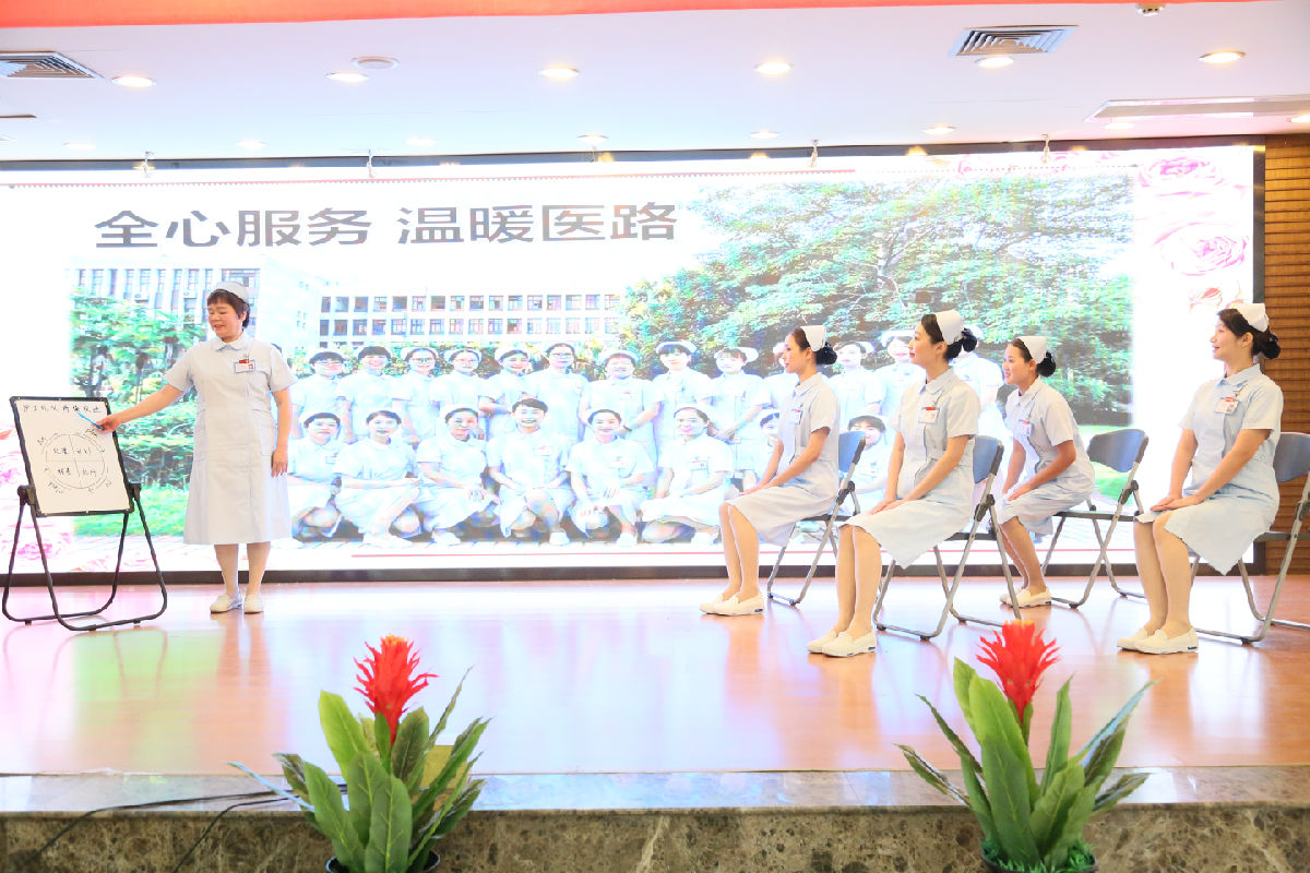 塑职业形象 促学科发展 创满意医院——护理部召开“2019年护士职业礼仪决赛暨护理年终表彰大会” 塑职业形象 促学科发展 创满意医院——护理部召开“2019年护士职业礼仪决赛暨护理年终表彰大会”