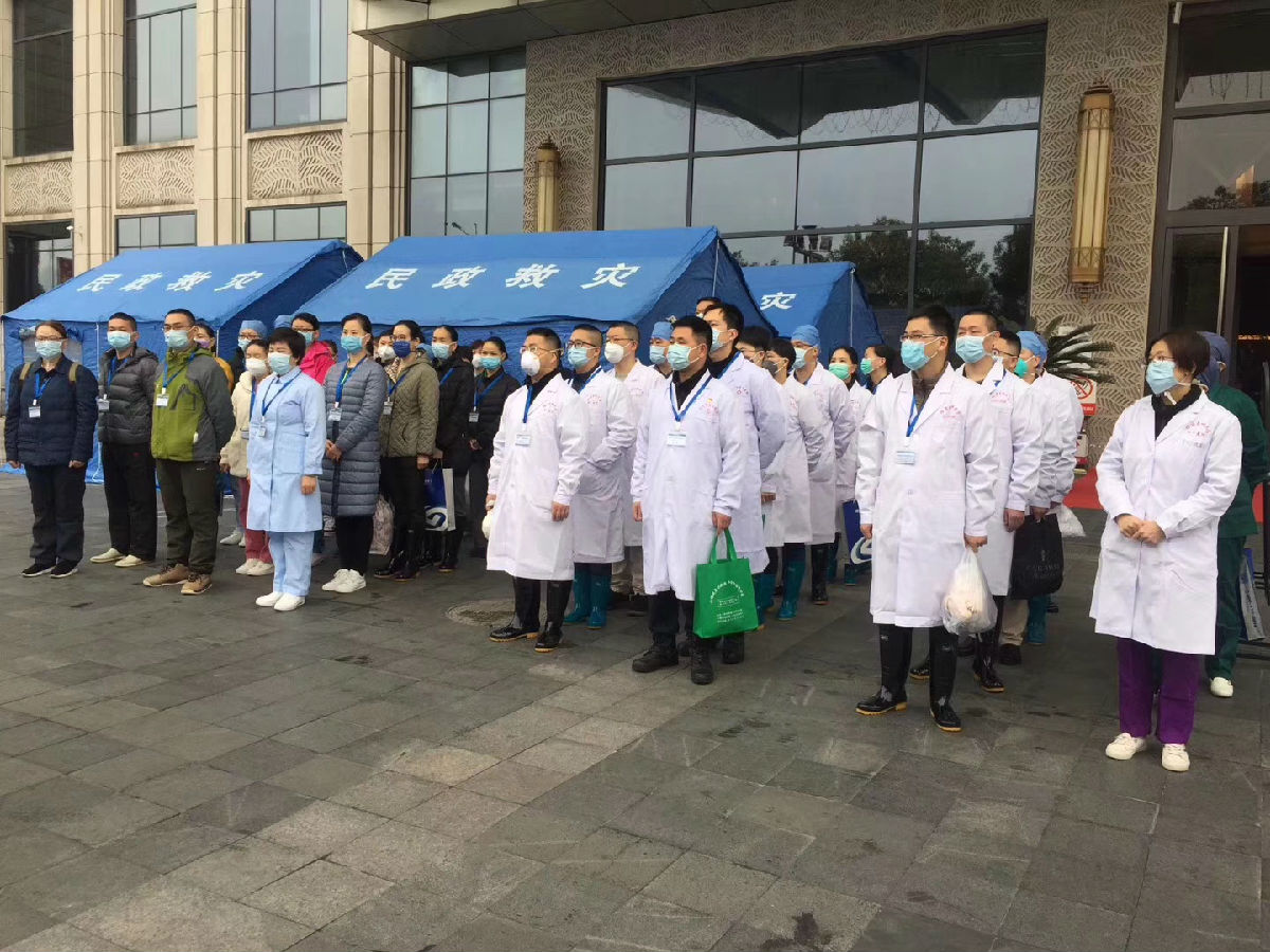 39区肿瘤内科全体医护家属给出征队员的一封家书