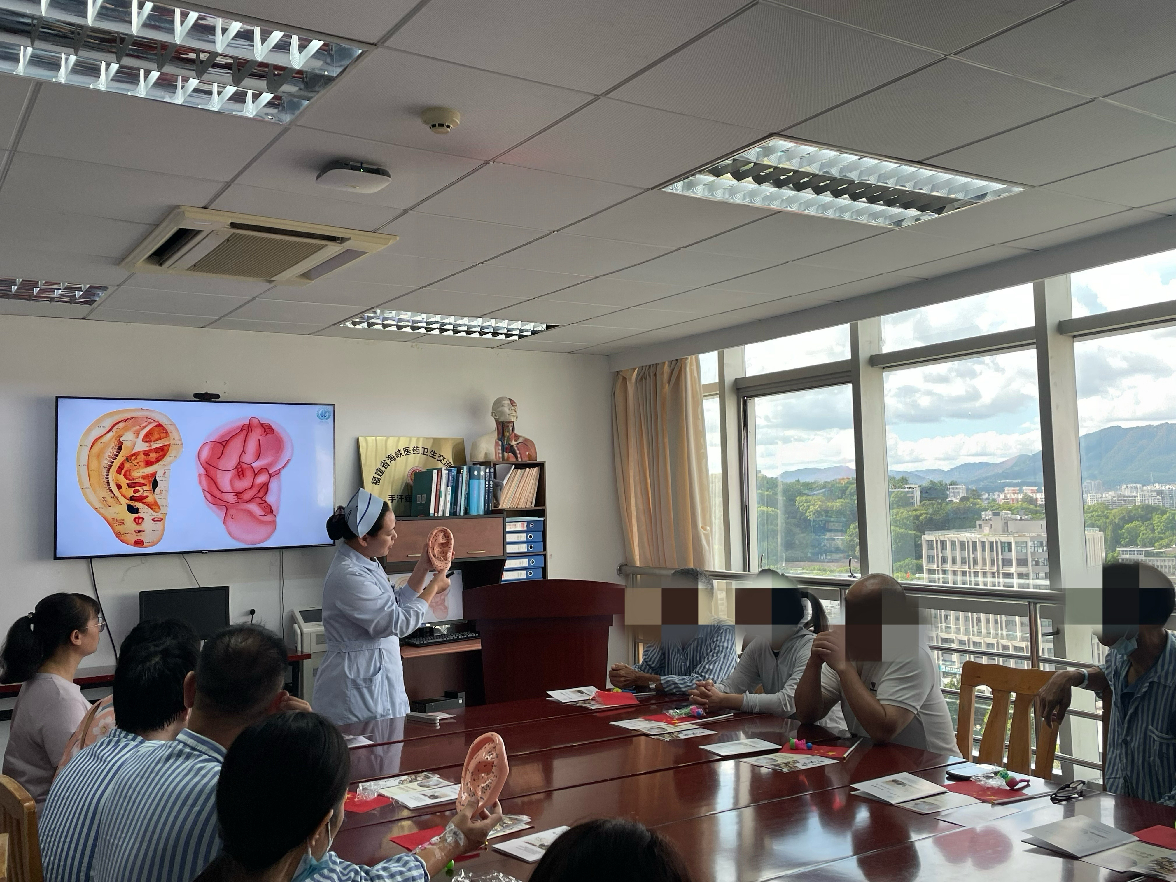 我院中西医携手开展“月华共此时,中西携手护健康”主题关怀活动 我院中西医携手开展“月华共此时,中西携手护健康”主题关怀活动