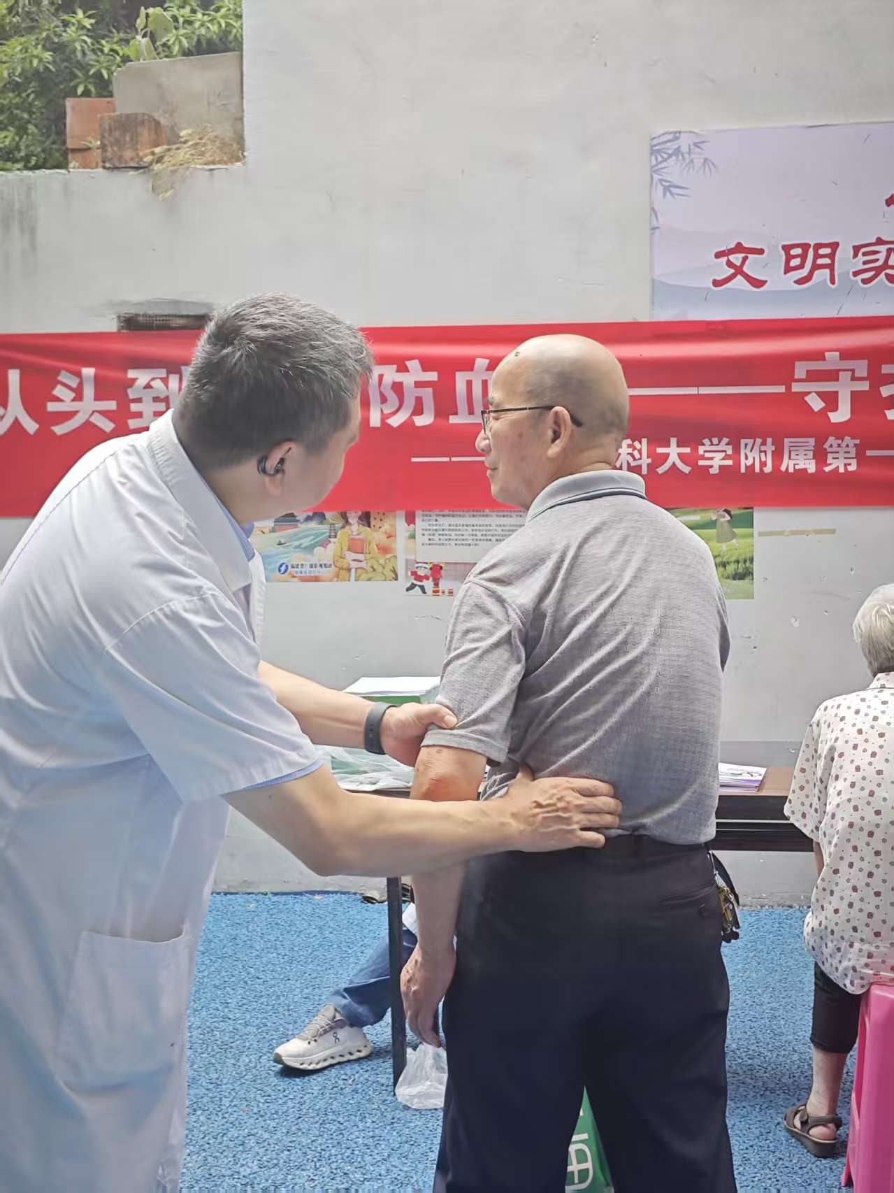 防栓科普“走新”更“走心” 福医附一医院血管外科从病房至社区,“从头到脚”护健康 防栓科普“走新”更“走心” 福医附一医院血管外科从病房至社区,“从头到脚”护健康