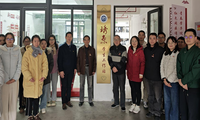 白鸽木兰薪火传，“五老”同上思政课