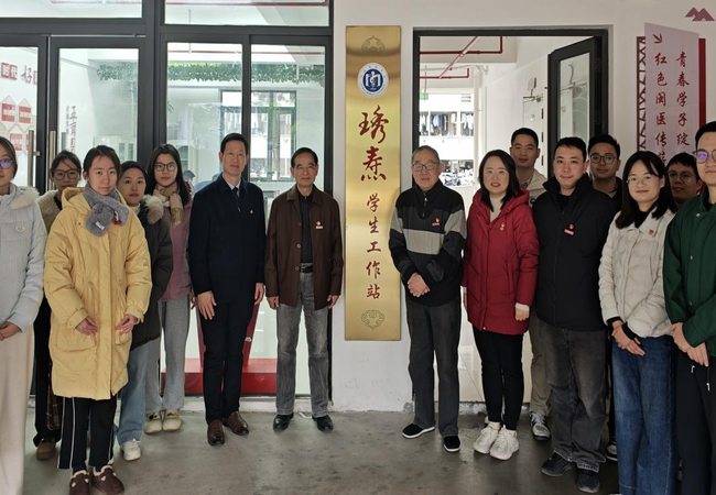 白鸽木兰薪火传，“五老”同上思政课