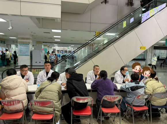 我院胸外科涂远荣教授团队开展手汗症、肺结节专项义诊