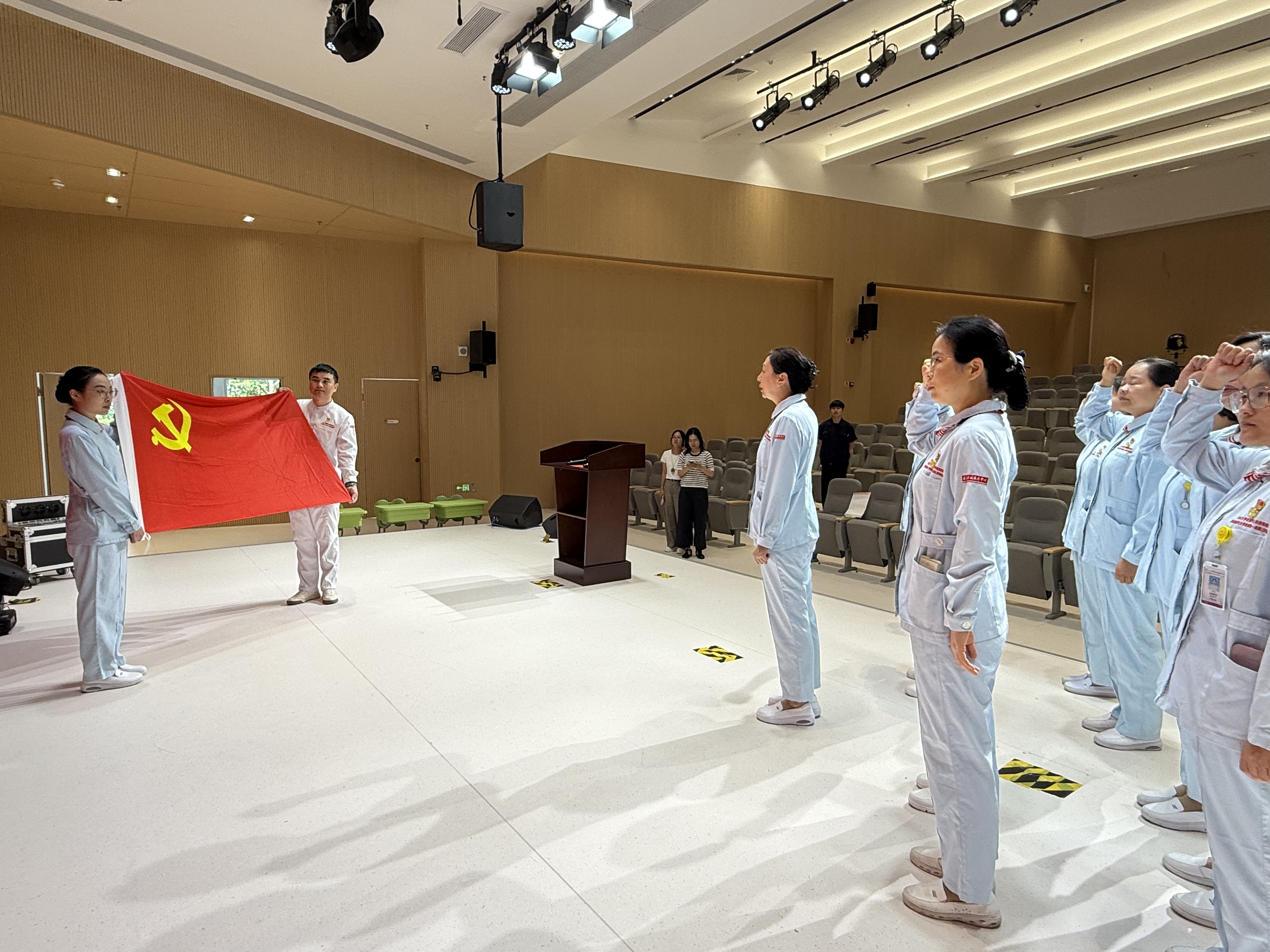 践行初心护成长 明眸健体筑未来——我院多支部联合开展科普进校园主题党日活动