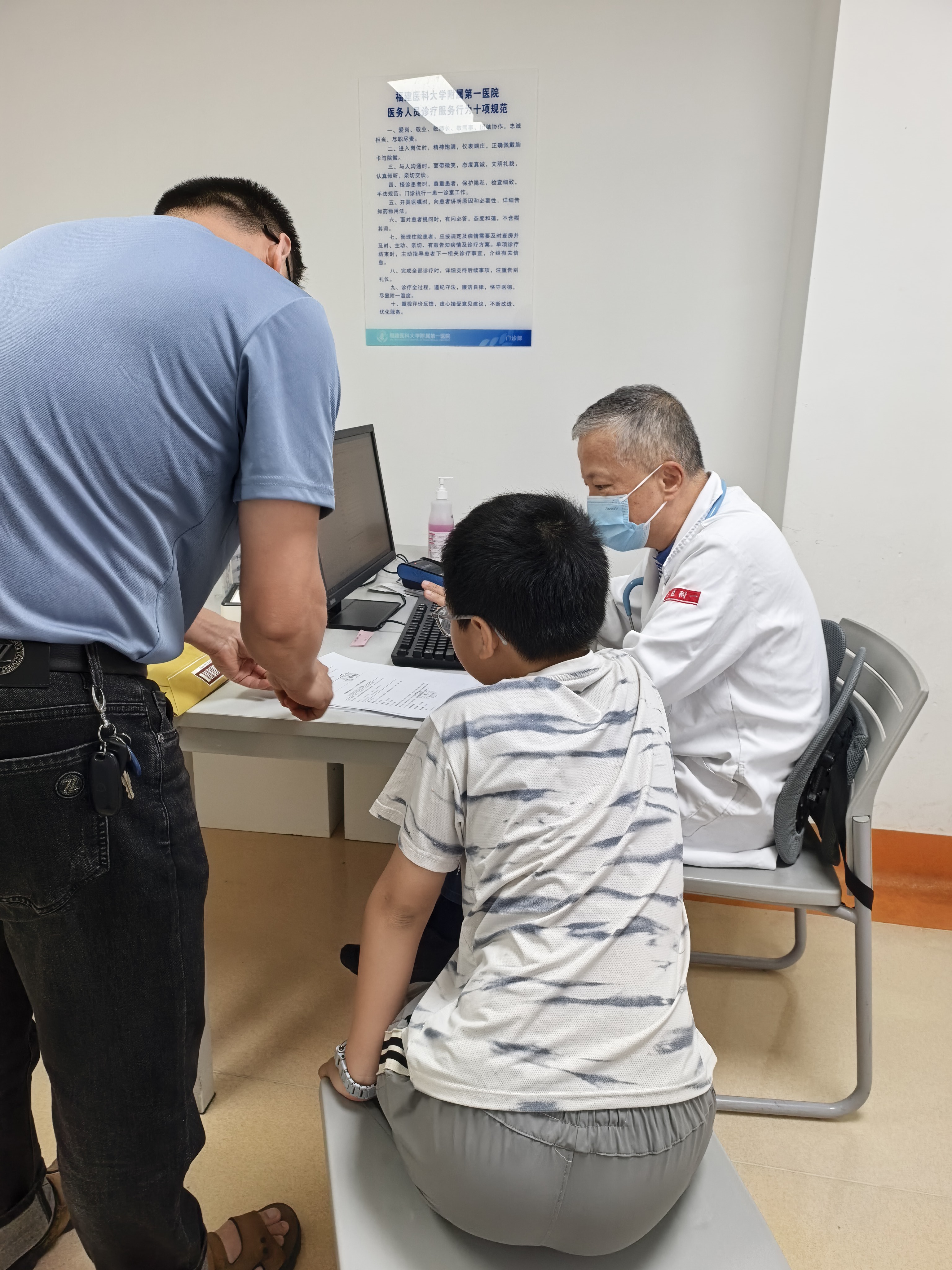 五天五个主题,医生药师联合守护儿童健康 ——福医附一医院儿科儿童安全用药科普暨义诊周圆满结束 五天五个主题,医生药师联合守护儿童健康 ——福医附一医院儿科儿童安全用药科普暨义诊周圆满结束