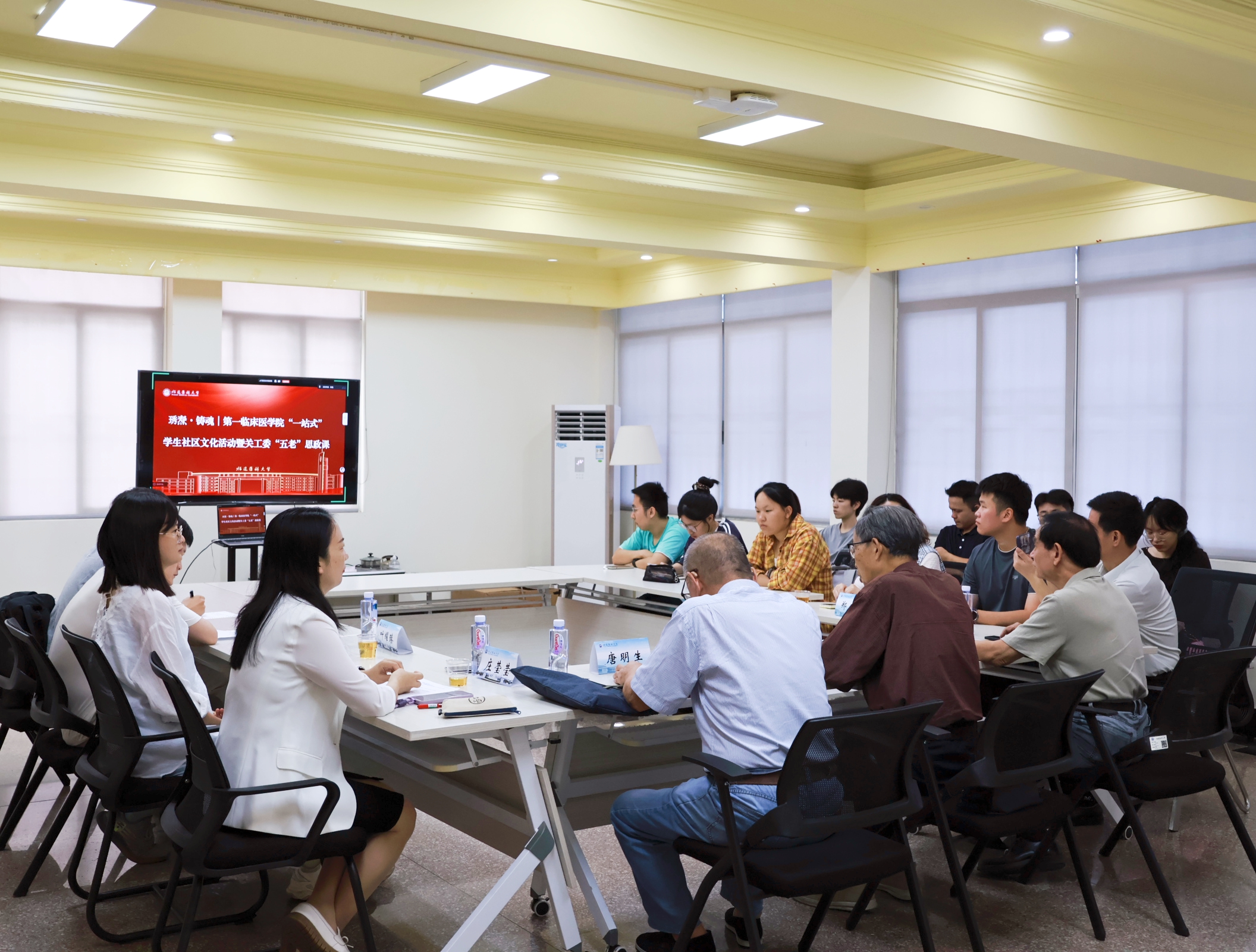 赓续红色血脉 筑牢思想根基——福建医科大学第一临床医学院关工委“五老”思政课走进一站式学生社区