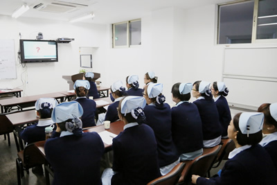 回顾与展望 我们在路上--记2014年全院护士大会 回顾与展望 我们在路上--记2014年全院护士大会