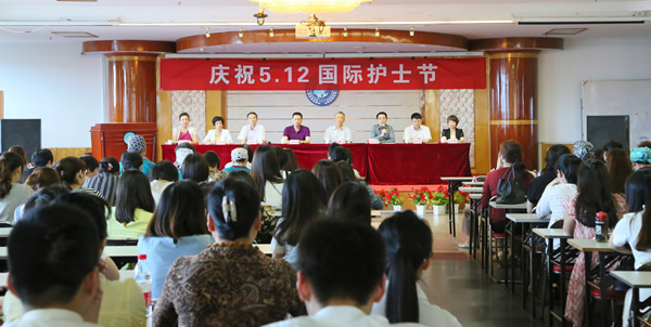 感恩三十载 扬帆再启航——记我院2015年国际护士节庆祝大会 感恩三十载 扬帆再启航——记我院2015年国际护士节庆祝大会