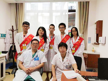 “联合”关爱在 医院志愿行——大学生创新性实验团队附一医院暑期志愿服务活动报道 “联合”关爱在 医院志愿行——大学生创新性实验团队附一医院暑期志愿服务活动报道