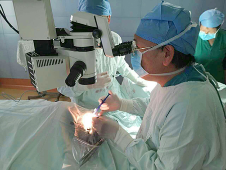 福建医科大学附属第一医院在国内同步领先开展白内障微切口超声乳化联合全视程三焦点人工晶体植入术 福建医科大学附属第一医院在国内同步领先开展白内障微切口超声乳化联合全视程三焦点人工晶体植入术