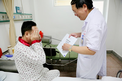 福建医科大学附属第一医院在国内同步领先开展白内障微切口超声乳化联合全视程三焦点人工晶体植入术 福建医科大学附属第一医院在国内同步领先开展白内障微切口超声乳化联合全视程三焦点人工晶体植入术