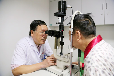 福建医科大学附属第一医院在国内同步领先开展白内障微切口超声乳化联合全视程三焦点人工晶体植入术 福建医科大学附属第一医院在国内同步领先开展白内障微切口超声乳化联合全视程三焦点人工晶体植入术