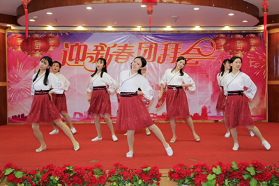 把酒当歌歌盛世  闻鸡起舞舞新春--我院举办2017年新春团拜会