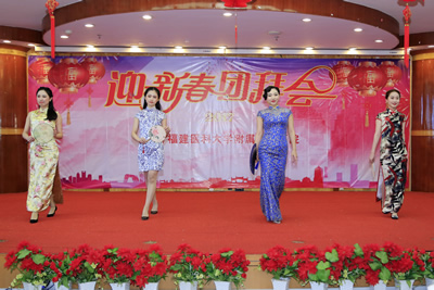 把酒当歌歌盛世  闻鸡起舞舞新春--我院举办2017年新春团拜会