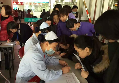 我院妇产科成功举办2017年妇女宫颈癌防治义诊公益活动