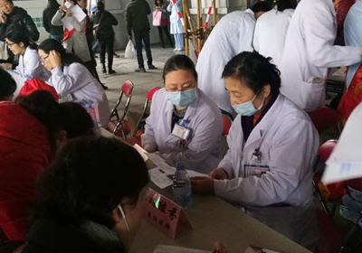 我院妇产科成功举办2017年妇女宫颈癌防治义诊公益活动