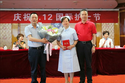 聚焦护理质量安全　倡导护患人文关怀借高水平医院建设　做可持续护理发展--记福建医科大学附属第一医院2017年5.12国际护士节庆祝大会