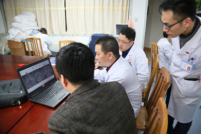 福建首台、全国第六台ROSA机器人落户附一医院,已成功连续开展手术 福建首台、全国第六台ROSA机器人落户附一医院,已成功连续开展手术