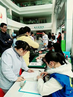 暖冬献血，附一“蓝马甲”在行动！