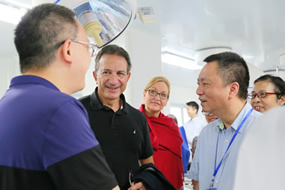 国际妇科腔镜学会专家一行到我院参观走访 国际妇科腔镜学会专家一行到我院参观走访