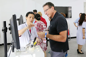 国际妇科腔镜学会专家一行到我院参观走访 国际妇科腔镜学会专家一行到我院参观走访