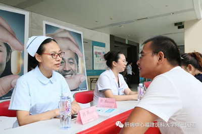 『致敬医师节』我院肝病中心开展世界肝炎日公益活动 『致敬医师节』我院肝病中心开展世界肝炎日公益活动