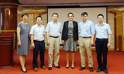 美国Robin Patel 教授、汤一苇教授和上海华山医院张文宏教授来我院做报告 美国Robin Patel 教授、汤一苇教授和上海华山医院张文宏教授来我院做报告