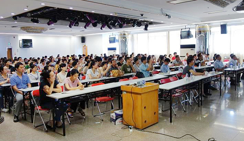 美国Robin Patel 教授、汤一苇教授和上海华山医院张文宏教授来我院做报告 美国Robin Patel 教授、汤一苇教授和上海华山医院张文宏教授来我院做报告